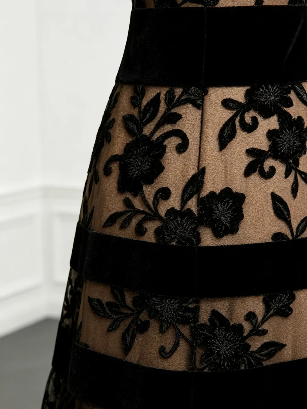 Bella - Elegant Black Lace Midi A-Line Dress