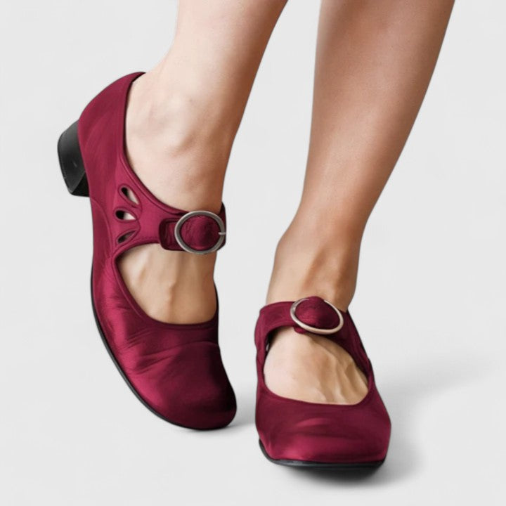 LÉA | RETRO MARY JANES WITH ROUND BUCKLE