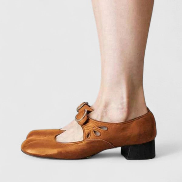 LÉA | RETRO MARY JANES WITH ROUND BUCKLE